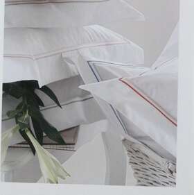 Anne De Sol Ne 661288453451 Solene Ftkingft 200ct 100% Cotton White/red Flat Sheet - 106 X 122 Inch Anne De Sol Ne 661288453451 Solene Ftkingft 200ct 100% Cotton White/red Flat Sheet - 106 X 122 Inch