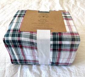 22151 Bee & Willow And 100% Cotton Flannel 4 Piece Sheet Set Festive Plaid King Green Red