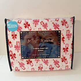 Betsey Johnson 199165063262 4 Piece Queen Size Sheet Set Christmas Holiday Candy Canes Bows