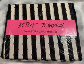 Betsey Johnson 883893612211 Twin Xl Sheet Set Wonderland Stripe Heart Black Red Ivory New