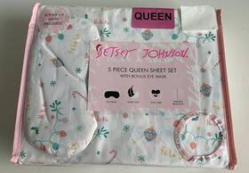 Betsey Johnson 883893843547 5 Pc Ho Falalala Pink Queen Sheet Set With Eye Mask Holiday Betsey Johnson 883893843547 5 Pc Ho Falalala Pink Queen Sheet Set With Eye Mask Holiday