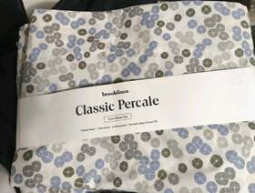 Brooklinen 840302744895 Classic Core Percale Sheet Set Queen Floting Petals In Aloe Multi