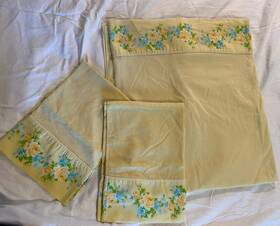M8263 Burlington Vtg House Yellow Roses Blue Floral Full Flat Sheet 2 Pillowcases M8263 Burlington Vtg House Yellow Roses Blue Floral Full Flat Sheet 2 Pillowcases