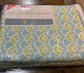 Interiors 655385096461 By Design 3 Piece Twin Microfiber Sheet Set New