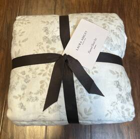 Laura Ashley 883893770423 Queen Flannel Sheet Set Fawna Floral 4pc Cottagecore Chic Gray Blue