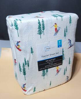 Mainstays 053526078089 Brand New 3 Piece Vanilla Dream Skiers Flannel Sheet Set. Size Twin Mainstays 053526078089 Brand New 3 Piece Vanilla Dream Skiers Flannel Sheet Set. Size Twin
