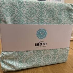 A10725 Martha Stewart Queen Sheet Set 100% Polyester Green Foliage Machine Washable A10725 Martha Stewart Queen Sheet Set 100% Polyester Green Foliage Machine Washable