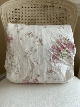 1004773 Pottery Barn Loveshackfancy Antique Floral King Fitted Sheet Only Pre-owned 1004773 Pottery Barn Loveshackfancy Antique Floral King Fitted Sheet Only Pre-owned