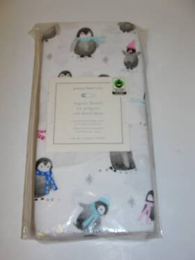606488 Pottery Barn Baby - Holiday Icy Penguin Organic Flannel Fitted Crib Sheet New