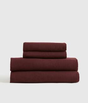 59376 Quince Nwt European Linen Sheet Set King 4 Piece Burgundy Flax Msrp 199.90 59376 Quince Nwt European Linen Sheet Set King 4 Piece Burgundy Flax Msrp 199.90