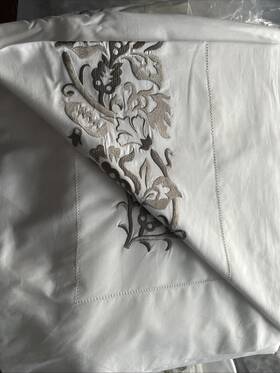 3140 Sferra Saxon Full Queen Flat Sheet White Grey
