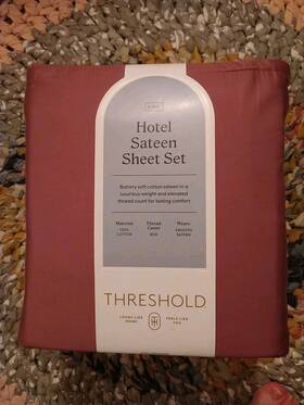 Threshold 191908082264 Hotel Sateen 6 Piece Sheet Set. King Size. Dim Berry 4 Cases Threshold 191908082264 Hotel Sateen 6 Piece Sheet Set. King Size. Dim Berry 4 Cases
