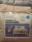 Room Essentials 5 Piece King Bed And Throw Set. Fixed Price $38.00.