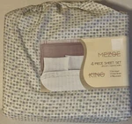 Mezoe 4 Piece Sheet Set King Size - Squares. Fixed Price $20.00.