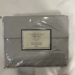 Kensington Hotel Collection Embossed Luxury Four Piece Sheet Set King. Fixed Price $21.45.