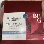 Better Homes & Gardens / Hygrocotton Bed Sheet Set Twin Deep Redwood. Fixed Price $30.00.