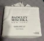Badgley Mischka New York Queen Sheet Set Live In Luxury BMNY10124-WQ. Fixed Price $25.00.