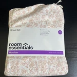 Room Essentials Twin Sheet Set 3PC Floral - New!. Fixed Price $22.99.
