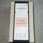 Threshold 300 Thread Count Ultra Soft Queen Flat Sheet 104X94 Cotton True Khaki. Fixed Price $19.99.