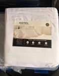 Hotel Signature Sateen 800 Thread Count 6-PIECE Sheet Set Cal King White. Fixed Price $75.00.
