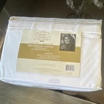 Kathy Ireland Home Gallery 800 Thread Count King Cotton Sheet Set White. Fixed Price $55.00.