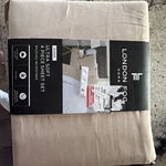 London Fog Bed Queen Size 4 Piece Set. Fixed Price $37.00.