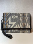 Pendleton Tri-fold Plains Star Wristlet Wallet Clutch Womens Pre-owned. Fixed Price $42.00.