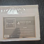Signature Hotel Collection King Sheet Set 4PC Solid White 104X102IN Bedroom. Fixed Price $14.98.