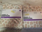 2 Room Essentials Microfiber Twin/xl Sheet Set 3-PIECE New Light Pink& Beig. Fixed Price $19.99.