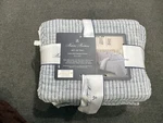 New Brooks Brothers Linen Cotton Slub Standard Shamss 21X27. Fixed Price $30.00.