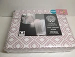 Vince Camuto Double Brushed Cotton Queen Sheet Set Diamond Mauve And White New. Fixed Price $69.00.