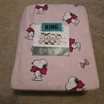 Peanuts Snoopy Bed King Size, Holiday Bows Pink Sheets. Fixed Price $80.00.