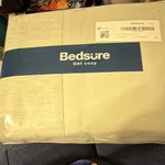 Bedsure Queen Sheet Set Light Green Embossed Solid Color Bedroom. Fixed Price $29.15.