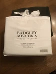 Badgley Mischka New York Queen Luxury White Sheet Set BMNY10124-WQ. Fixed Price $14.00.