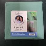 Mainstays Brushed Microfiber Bed Sheet Set, Queen, Super Soft, Green MS550132152. Fixed Price $12.79.