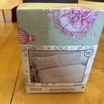New Wicked X Katie Kime Nod To Dorothy 4 Pc Queen Size Sheet Set Pink Green. Fixed Price $40.00.