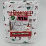 Sanrio Hello Kitty And Friends Queen Size Sheet Set Christmas Wreaths New. Fixed Price $41.88.