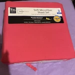 Mainstays Microfiber Sheet Set Twin Xl Racy Pink Piece-fits 39 80 Mattress. Fixed Price $6.00.