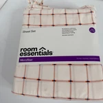 Nwt Room Essentials Microfiber Sheet Set Twin Xl Pink Grid Print. Fixed Price $18.00.