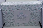 Sigrid Olsen Starfish Holly Berry Pastel Holiday Christmas Full Sheet Set New. Fixed Price $29.99.